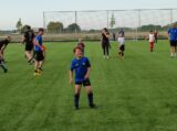 Laatste training S.K.N.W.K. JO9-1 van seizoen 2022-2023 (partijtje tegen de ouders) (105/178)